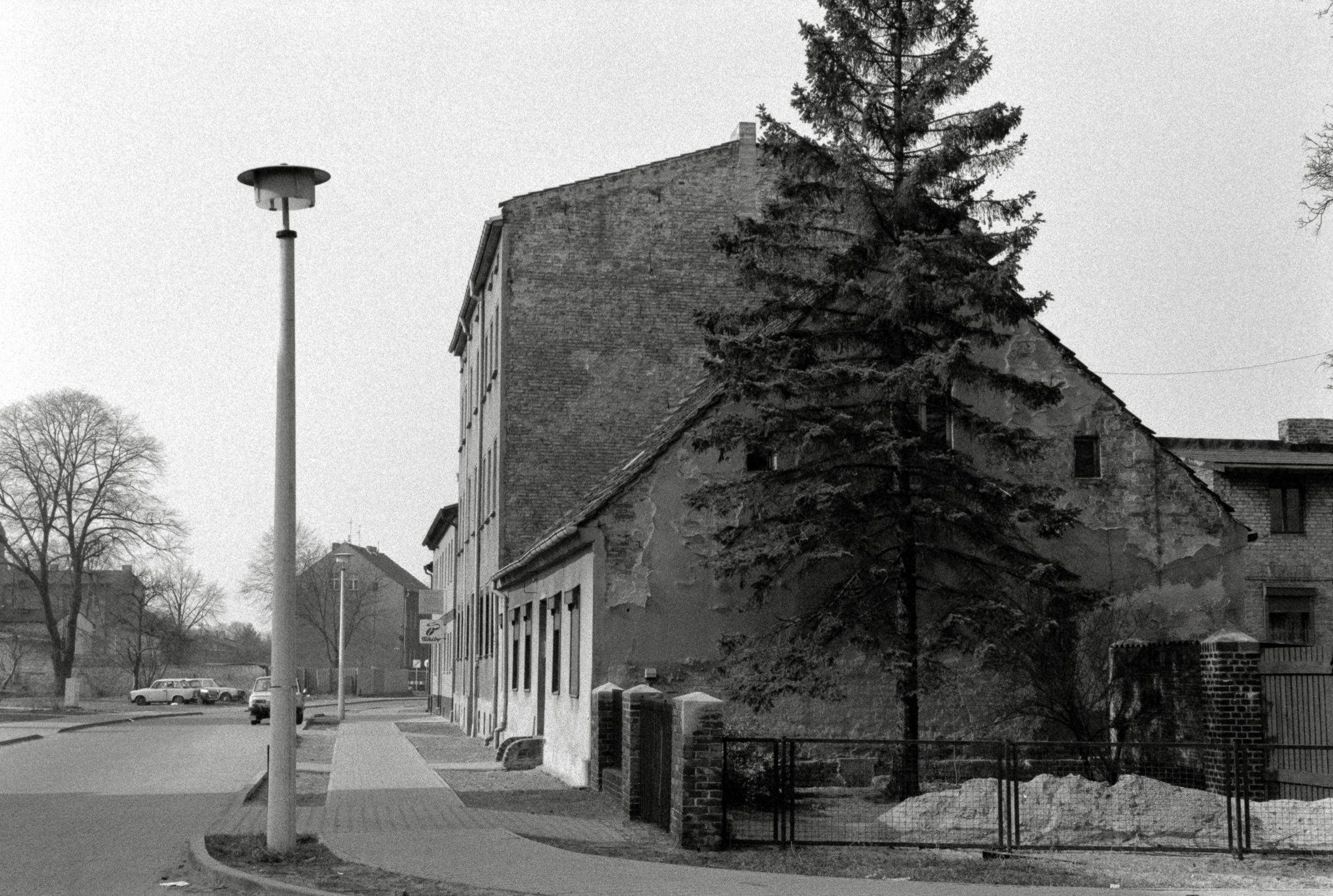 AHP F1993 03 004 sc240902 img20 NLP